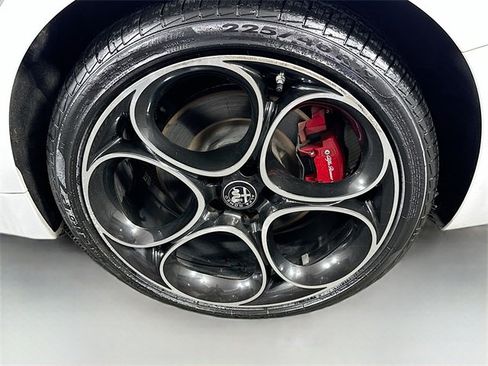 Used 2022 Alfa Romeo Giulia Veloce image 32