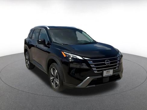 Used 2026 Nissan Rogue SL FWD image 3