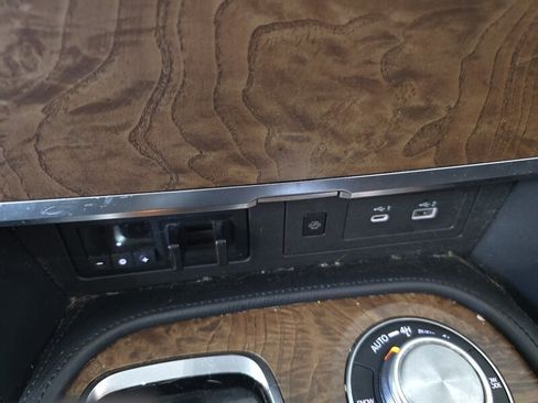 Used 2021 Nissan Armada SL w/ Captain's Chairs Package AWD/4WD image 27