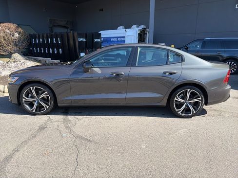 Used 2025 Volvo S60 B5 Plus image 3