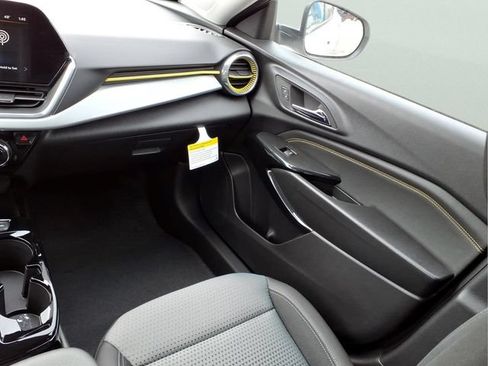 New 2026 Chevrolet Trax LT w/ LT Convenience Package FWD image 14