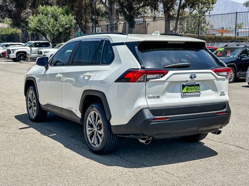 Used 2022 Toyota RAV4 XLE Premium AWD/4WD image 8