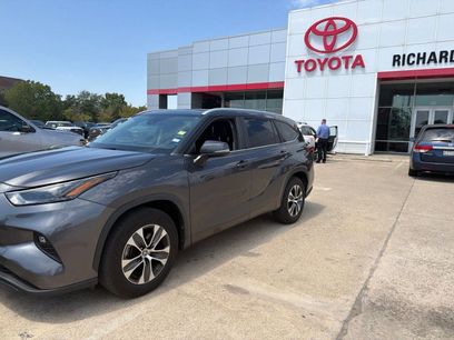 Used 2023 Toyota Highlander XLE