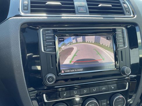 Used 2017 Volkswagen Jetta GLI FWD image 29