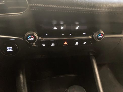 Used 2019 MAZDA MAZDA3 Hatchback w/ Premium Package FWD image 29
