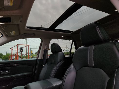 Used 2025 Honda Pilot Touring image 12