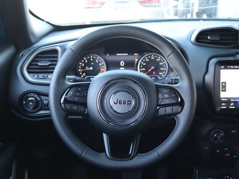 Used 2021 Jeep Renegade Latitude AWD/4WD image 12