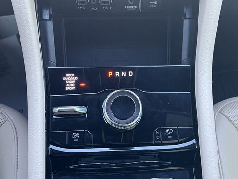 Used 2023 Jeep Grand Cherokee 4WD w/ Luxury Tech Group II image 27