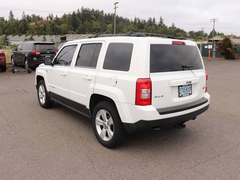 Used 2014 Jeep Patriot Latitude AWD/4WD image 7