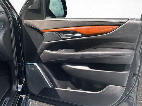Used 2019 Cadillac Escalade Luxury AWD/4WD image 30