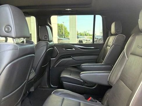 Used 2023 Cadillac Escalade ESV Sport AWD/4WD image 15