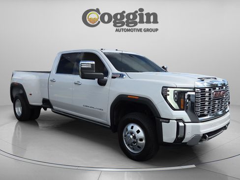 Used 2024 GMC Sierra 3500 Denali w/ Denali Reserve Package image 8
