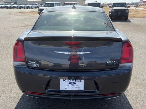 Used 2017 Chrysler 300 S w/ 300S Premium Group image 4