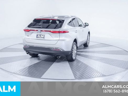 Used 2022 Toyota Venza XLE image 10