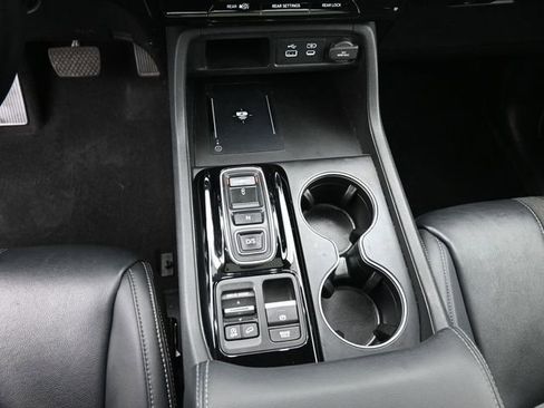 Used 2023 Honda Pilot Touring image 32