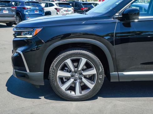 Used 2024 Honda Pilot Touring image 8