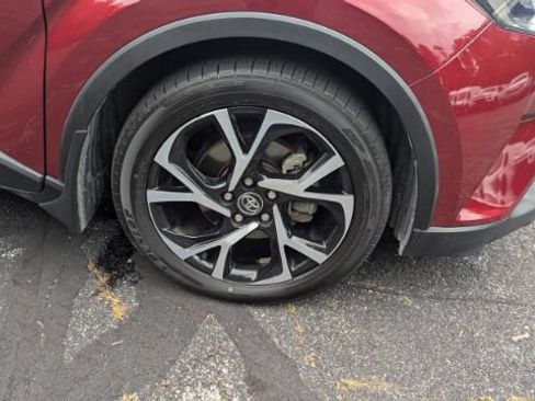 Used 2018 Toyota C-HR XLE FWD image 11
