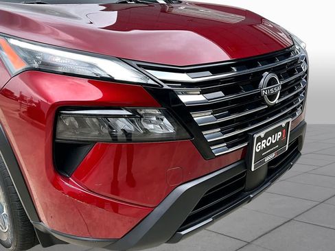 Used 2025 Nissan Rogue SV FWD image 29