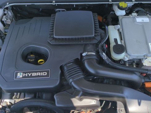 Used 2020 Ford Fusion SE FWD image 32
