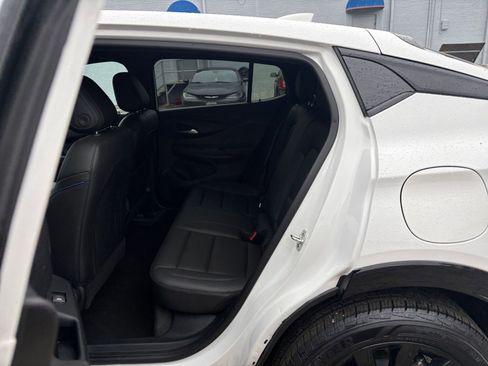 Used 2025 Buick Envista Sport Touring image 23