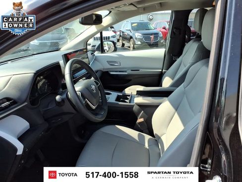 Used 2026 Toyota Sienna XLE FWD image 14