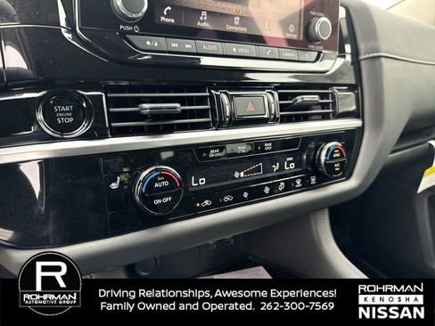 New 2025 Nissan Pathfinder SV w/ Black Appearance Package image 9