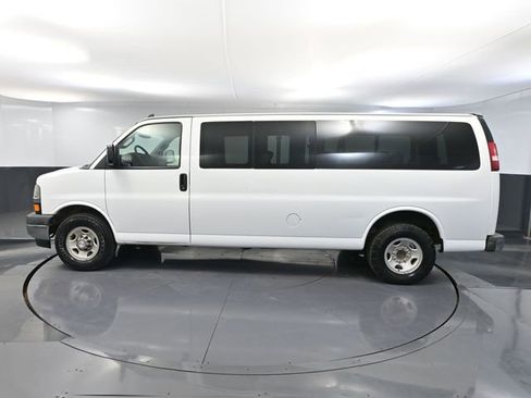 Used 2017 Chevrolet Express 3500 LT w/ LT Preferred Equipment Group RWD image 9