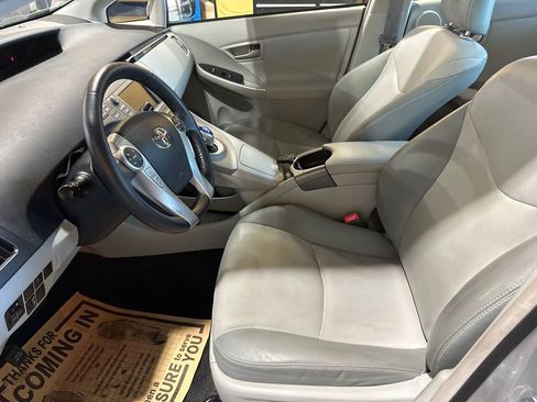 Used 2013 Toyota Prius Four w/ Deluxe Solar Roof Pkg image 6