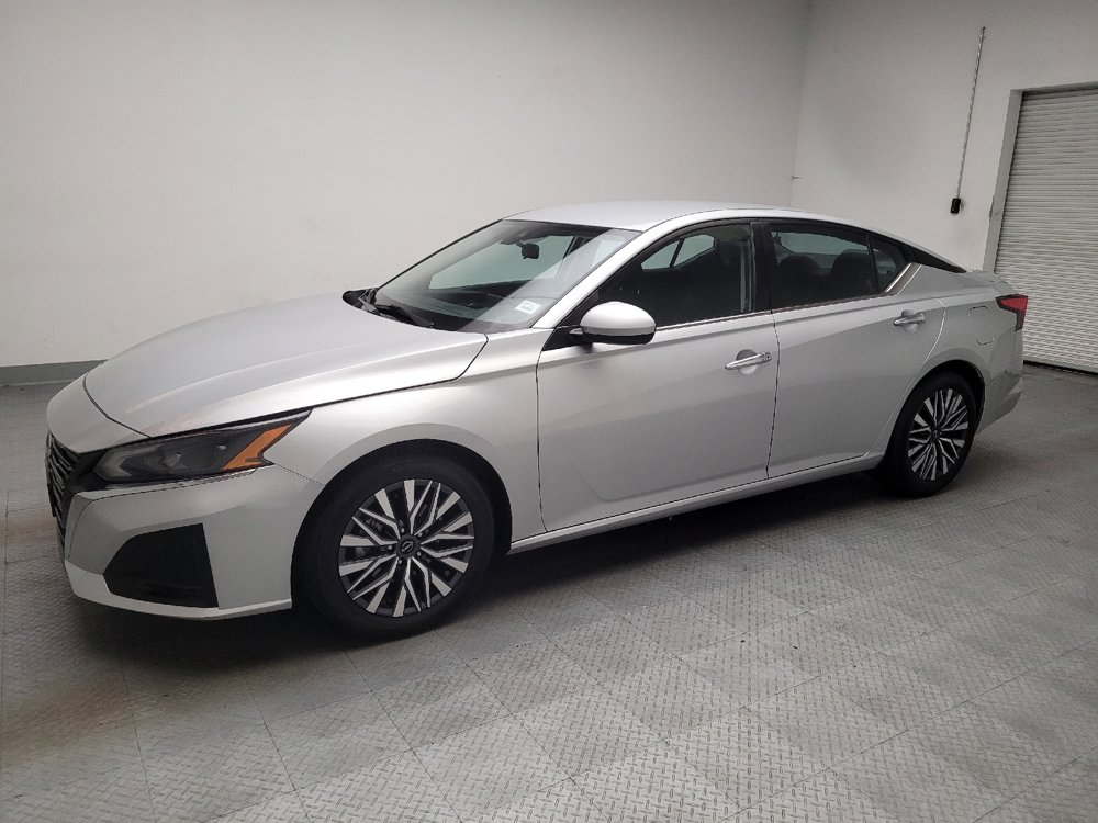 Used 2023 Nissan Altima 2.5 SV FWD image 2