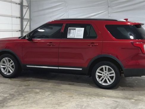 Used 2016 Ford Explorer XLT w/ Equipment Group 202A image 6