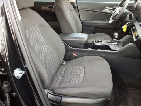 Used 2025 Kia Sportage LX AWD/4WD image 17