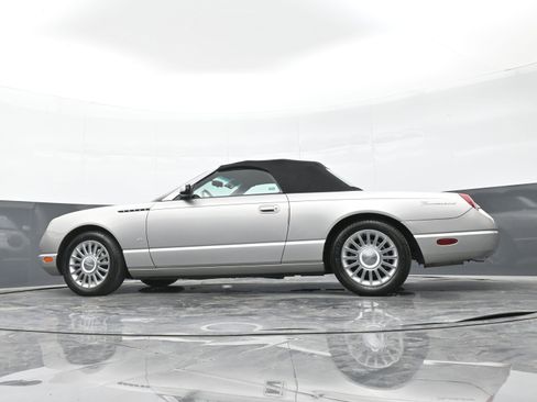 Used 2004 Ford Thunderbird image 32