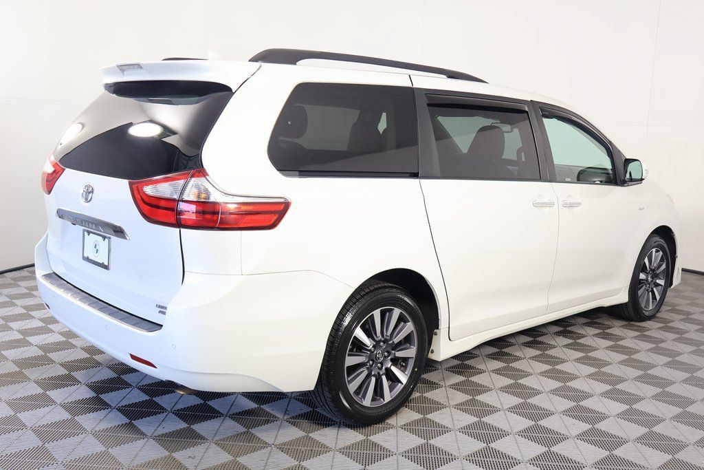 Used 2019 Toyota Sienna Limited AWD/4WD image 4