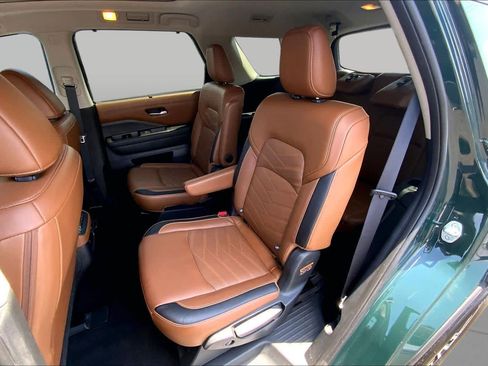 Used 2023 Nissan Pathfinder Platinum FWD image 21