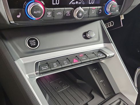 Certified 2025 Audi Q3 2.0T Premium Plus w/ Premium Plus Package image 34