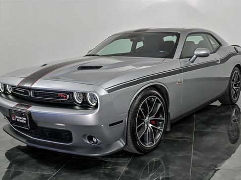 Used 2016 Dodge Challenger R/T Scat Pack RWD image 5