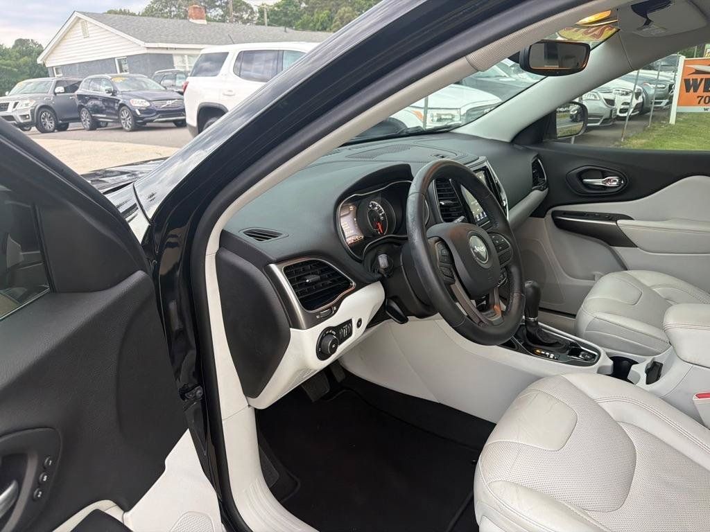 Used 2019 Jeep Cherokee Limited FWD image 15