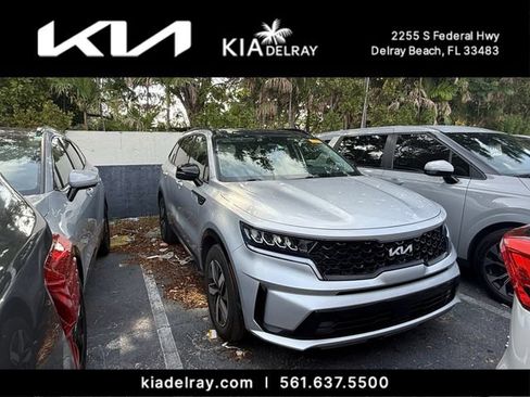 Certified 2022 Kia Sorento EX w/ Panoramic Sunroof Package FWD image 6