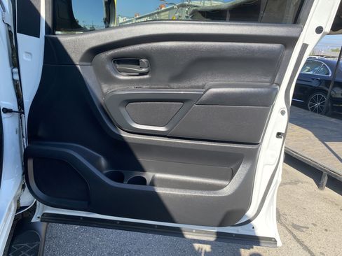 Used 2017 Nissan Titan S image 17