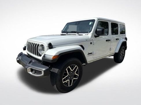 Used 2025 Jeep Wrangler Unlimited Sahara AWD/4WD image 3