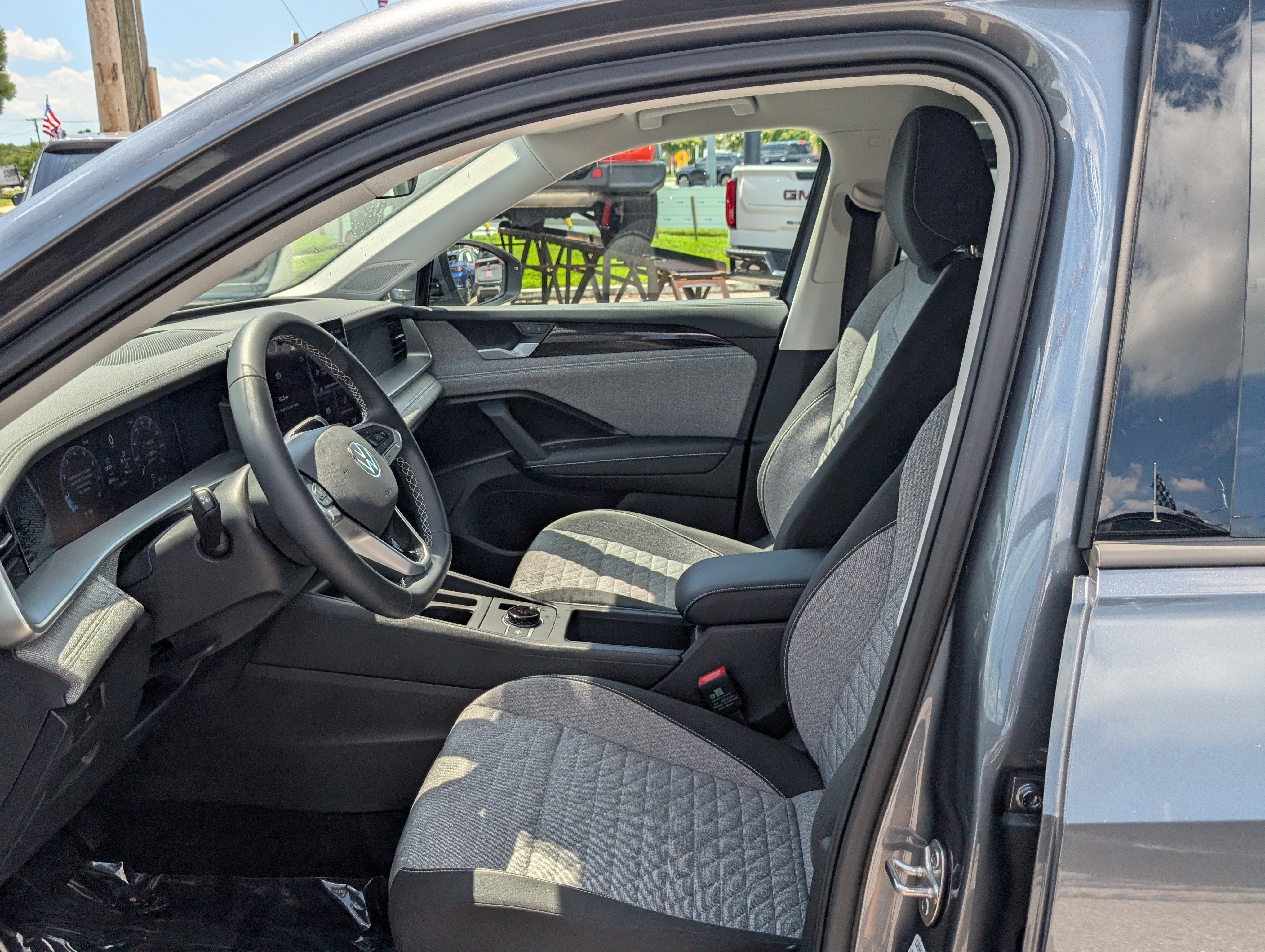 Used 2025 Volkswagen Tiguan S AWD/4WD image 14