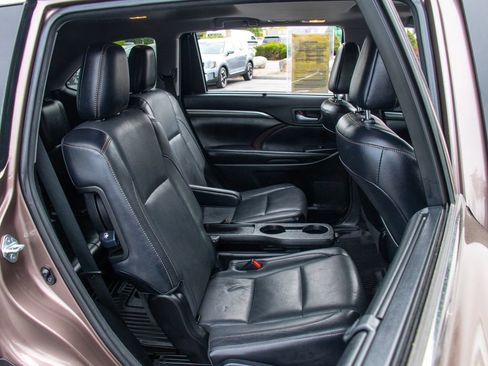 Used 2017 Toyota Highlander Limited AWD/4WD image 23