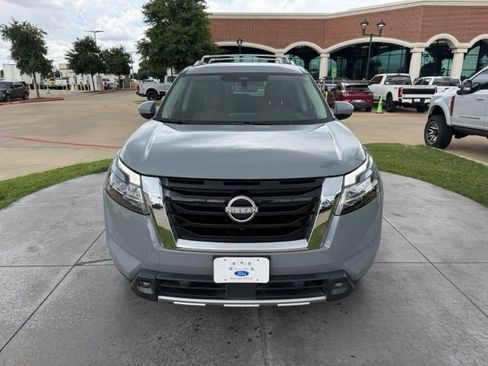Used 2023 Nissan Pathfinder Platinum AWD/4WD image 2