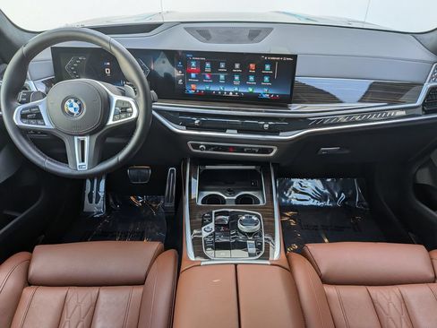 Used 2025 BMW X7 M60i AWD/4WD image 17
