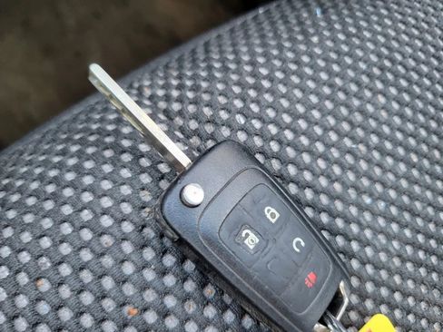 Used 2011 Chevrolet Equinox LT w/ Driver Convenience Package image 32