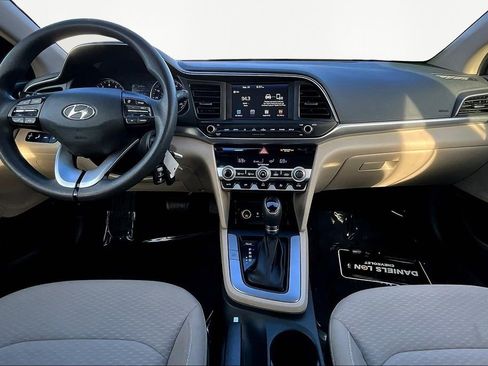 Used 2020 Hyundai Elantra SEL image 15