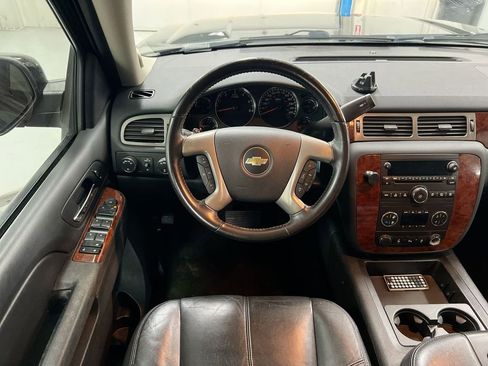 Used 2014 Chevrolet Suburban LT image 11