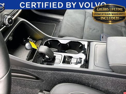 Used 2025 Volvo XC40 B5 Plus AWD/4WD image 17