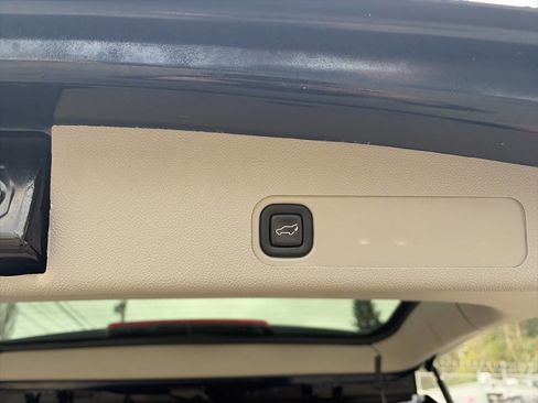 Used 2009 GMC Yukon SLT image 9