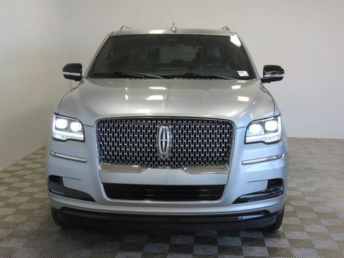 Used 2023 Lincoln Navigator Reserve AWD/4WD image 2